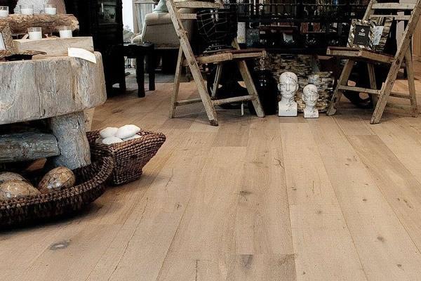 轉型升級十字路口地板企業如何走.jpg 轉型升級十字路口地板企業如何走.jpg