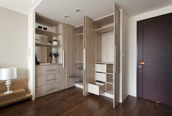 緊跟時勢加強(qiáng)創(chuàng)新 衣柜企業(yè)“華麗轉(zhuǎn)變”.jpg