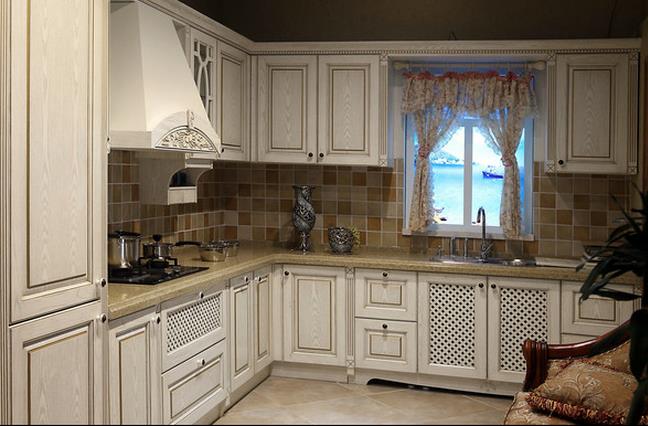 實(shí)木櫥柜在設(shè)計(jì)上下功夫 走“親民”、“年輕化”路線.jpg