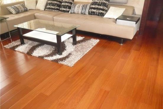 地板企業(yè)深層次發(fā)展時(shí) 產(chǎn)品質(zhì)量和服務(wù)亦不能忽略.jpg