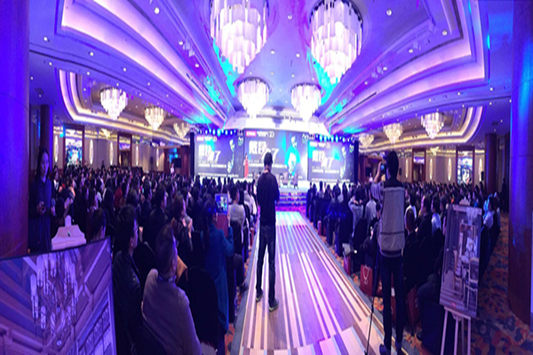 11月24日,杭州西湖再掀時尚風潮.png 11月24日,杭州西湖再掀時尚風潮.png