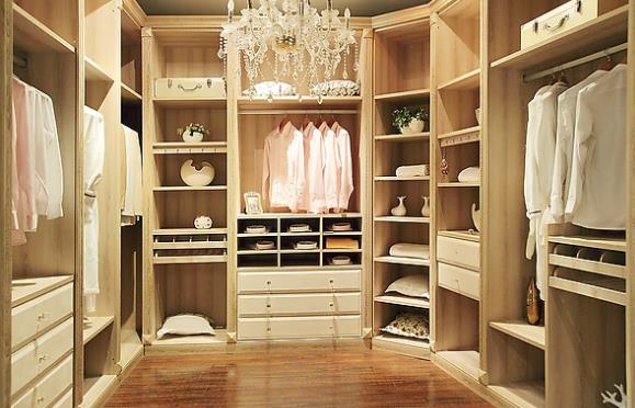 “合縱連橫”時代 資源整合成衣柜企業(yè)轉(zhuǎn)型升級重要途徑.jpg