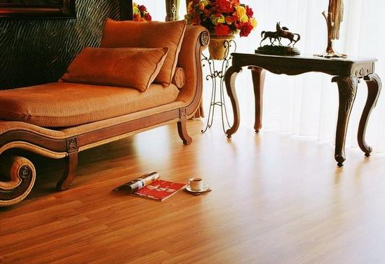 如何治療實木地板使用過程中的常見病.jpg 如何治療實木地板使用過程中的常見病.jpg