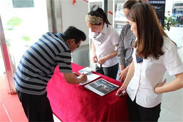 顧客進店,怎么讓顧客留下點什么呢.jpg 顧客進店,怎么讓顧客留下點什么呢.jpg