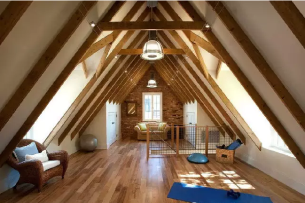 忙碌一天拖著疲憊的身軀回到家后，通過簡單的一組瑜伽練習，可以快速緩解疲憊狀態，讓身心輕松起來。