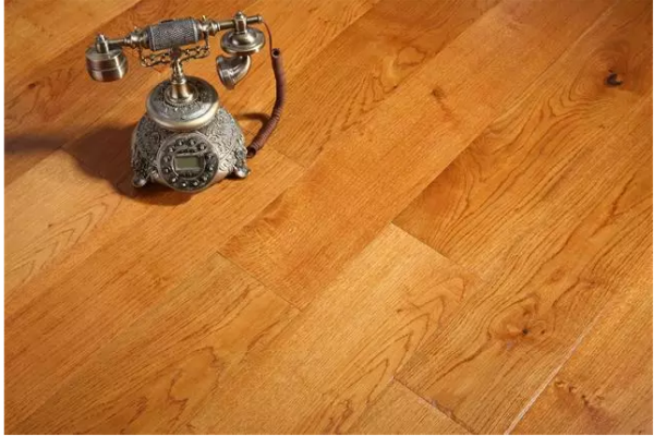 忙碌一天拖著疲憊的身軀回到家后，通過簡單的一組瑜伽練習，可以快速緩解疲憊狀態，讓身心輕松起來。