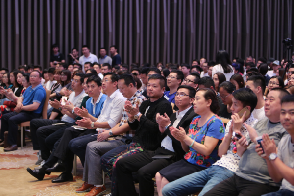 大自然地板戴昆2.0系列驚艷設(shè)計(jì)界