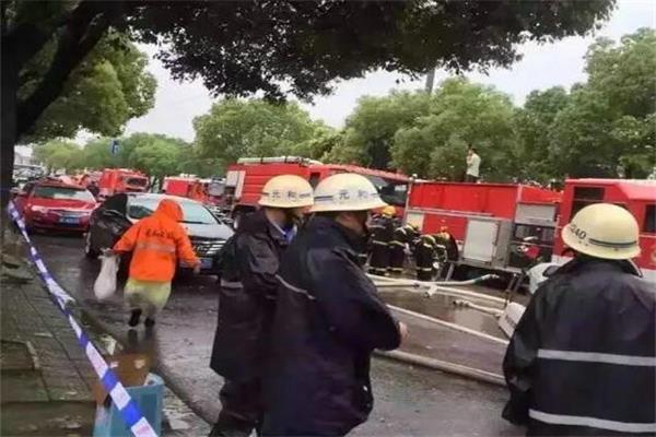 蘇州“家居一條街”起火造成人員傷亡