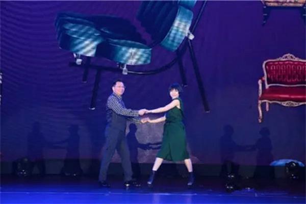 家居大佬也入伙共狂歡 家居大佬也入伙共狂歡