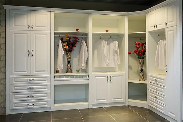 衣柜行業呈現兩極化抓商機搶市場