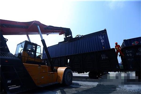 私家車家居運(yùn)輸專列