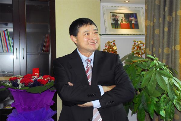 倪方榮：人為本、質立世、誠匯友