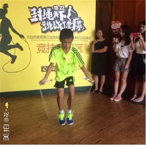 小學生5秒KO大自然家居董事長