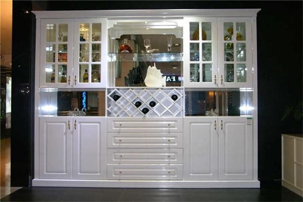 我有故事你有酒，就差一個(gè)衣柜了