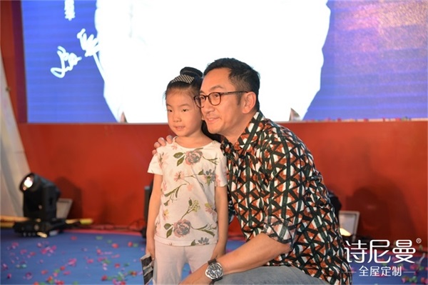 詩尼曼兩城開業，金庸武俠過招大打出手！