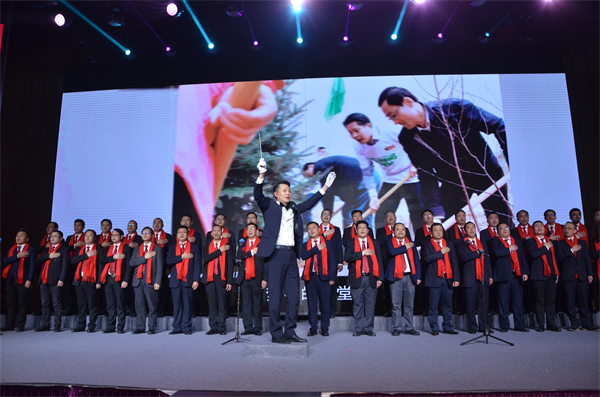 老板獎390萬員工捐69萬，大自然家居員工大會燃爆了