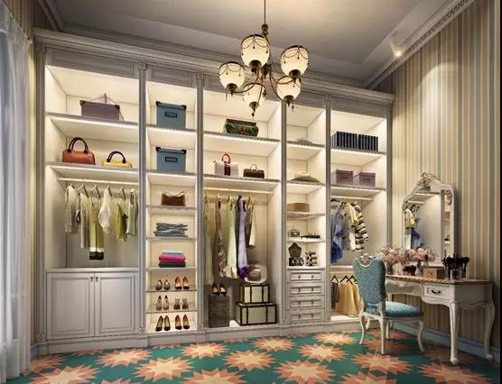 做設計之初，我問自己，有一定社會地位和個人追求、有文化、見識、財富的社會精英階層，會對品質生活，品味空間有著怎樣更為急切的需求？什么樣的家居空間氣氛比較適合這類人群呢？