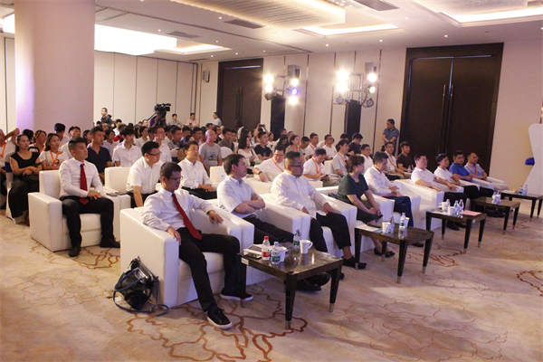 大自然木門攜手黃書恒大師，詮釋懂你的“心門”