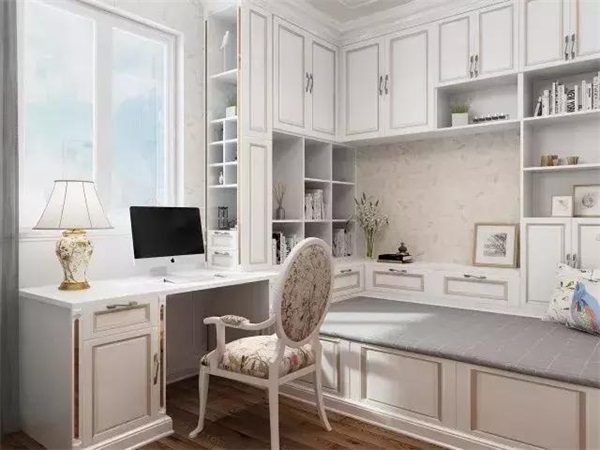 但除了耳熟能詳的歐派、索菲亞、瑪格、志邦、皮阿諾等幾家大品牌外，更多的是眾多小品牌在公眾視野的聚眾亮相，東西南北定制家居“主力品牌”更是紛紛傾巢出動……這反映出越來越多的傳統家居企業向定制家居轉變，同時定制家居的市場滲透率也在逐步提升。