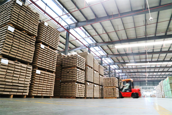 莫干山地板專注環(huán)保25年，通過中國環(huán)境標志認證和FSC國際森林認證，并先后獲得“中國地板十大環(huán)保品牌”“中國地板十大影響力品牌”“中國地板國家品牌”等諸多榮譽。