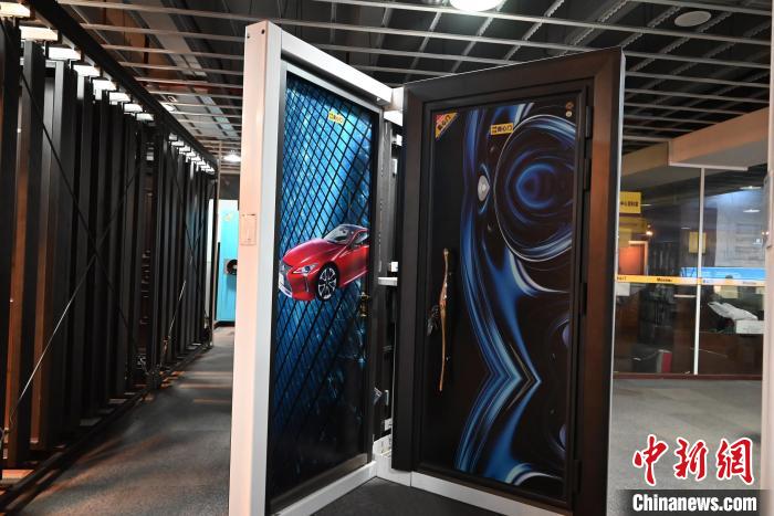 年輕人偏愛“定制打印門”：讓門變成一道風(fēng)景